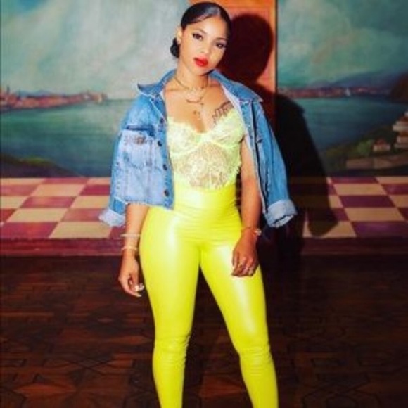 Last one ☝🏼 🔥🔥🔥lace bodysuit neon lime - Picture 2 of 6